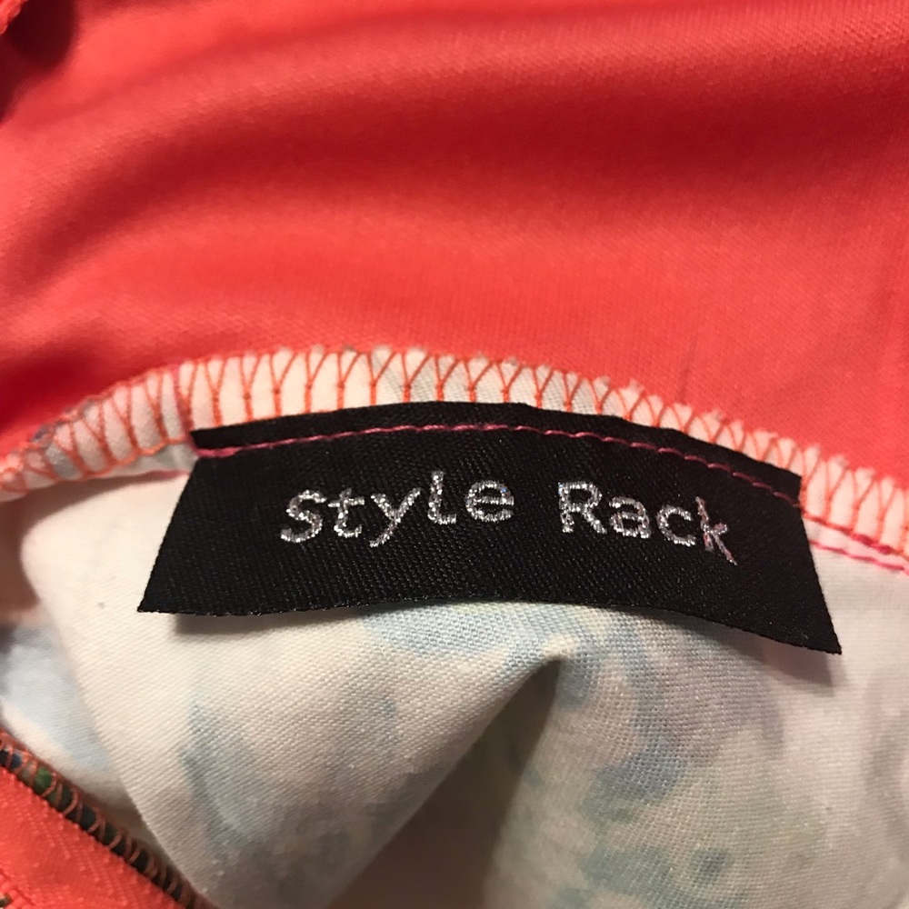 Beautiful halter top open back dress - Picture 7 of 8